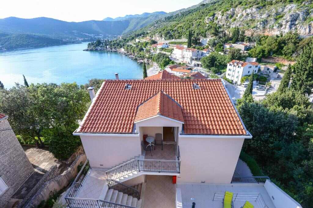 Villa Lanterna above Štikovica bay